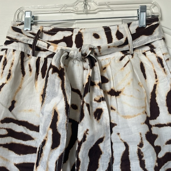 Linen, lined skirt from Banaba Republic. Size 2 with back zipper. - Picture 2 of 4